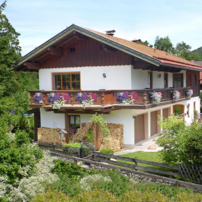 Отель Ferienhaus Eva, Рупольдинг